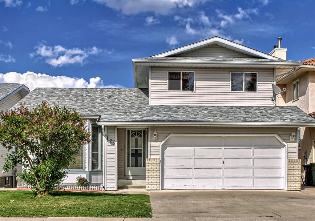 Main Photo: 123 Sandringham Close NW in Calgary: Sandstone Valley Detached for sale : MLS®# A2052715