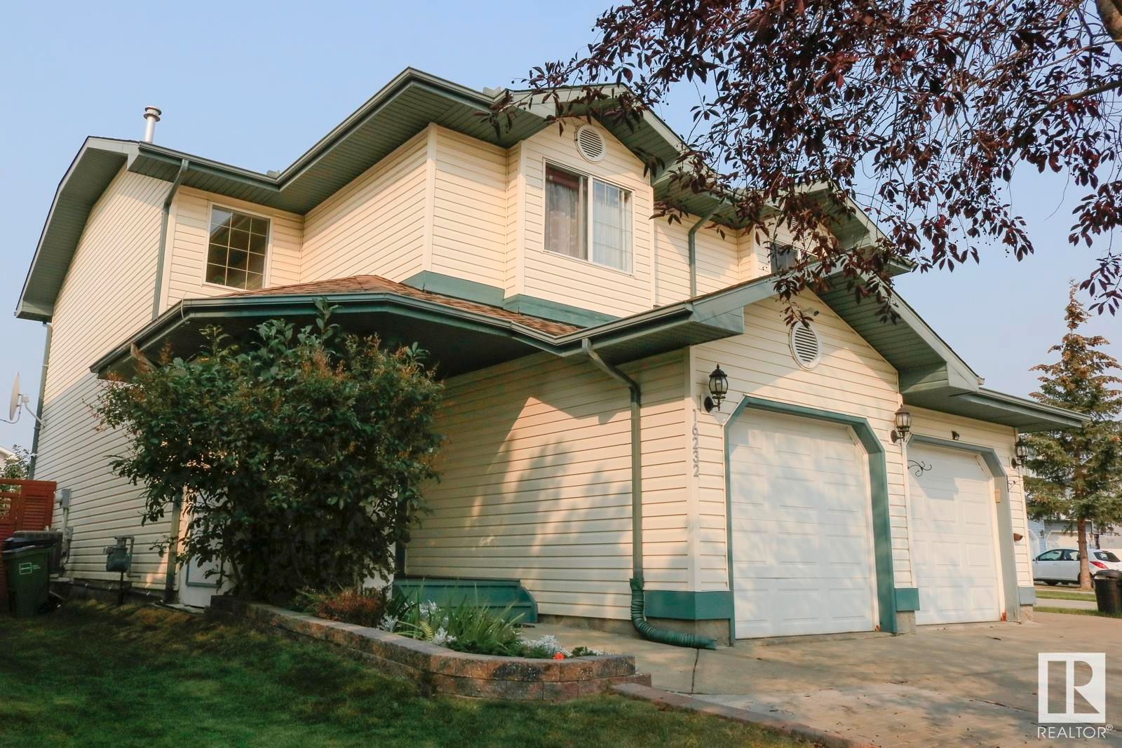 Main Photo: 16232 57 Street in Edmonton: Zone 03 House Half Duplex for sale : MLS®# E4325895