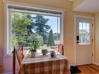 Photo 9: 2635 Mt. Stephen Ave in Victoria: Vi Oaklands House for sale : MLS®# 880011
