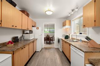 Photo 3: 988 Annie St in Saanich: SE Quadra Half Duplex for sale (Saanich East)  : MLS®# 855951