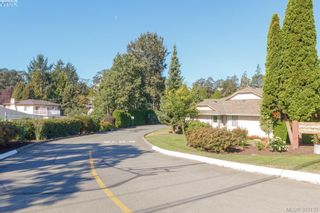 Photo 1: 3 4120 Interurban Rd in VICTORIA: SW Strawberry Vale Row/Townhouse for sale (Saanich West)  : MLS®# 770028
