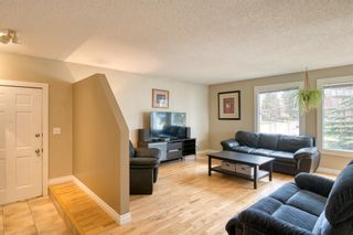 Photo 4: 487 Queensland Circle SE in Calgary: Queensland Detached for sale : MLS®# A1217425
