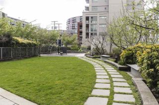Photo 4: 1008 1833 CROWE Street in Vancouver: False Creek Condo for sale in "FOUNDRY" (Vancouver West)  : MLS®# R2312867