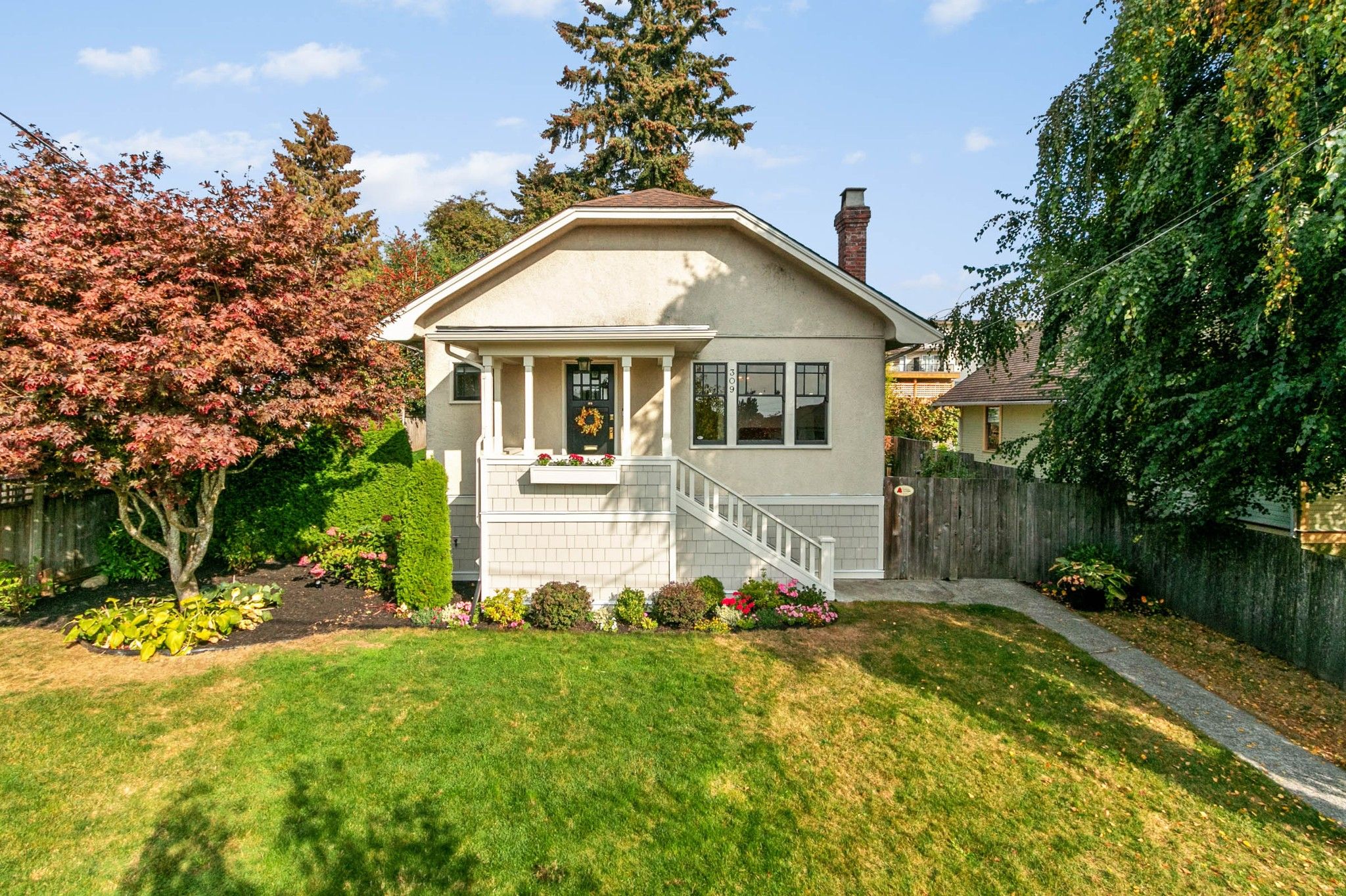 Main Photo: 309 NINTH Street in New Westminster: Uptown NW House for sale : MLS®# R2734067