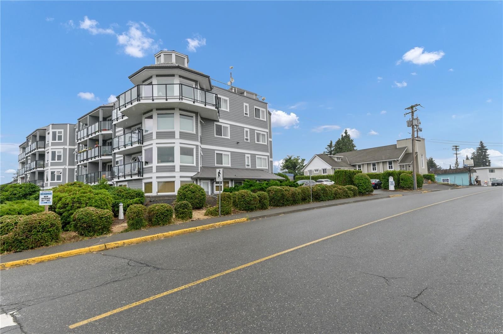 Main Photo: 3G 690 Colwyn St in Campbell River: CR Campbell River Central Condo for sale : MLS®# 924555