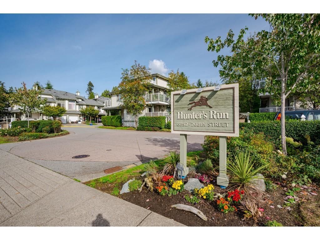 Welcome to #38 - 8892 208 Street, Langley in Walnut Grove the Popular Townhome Complex - Hunter's Run!
