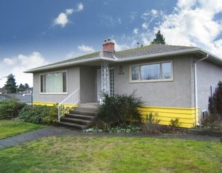 Photo 2: 4770 DUCHESS Street in Vancouver: Collingwood VE House for sale in "COLLINGWOOD" (Vancouver East)  : MLS®# V809813