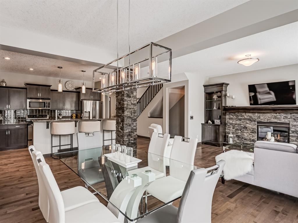 Main Photo: 42 WEST COACH Road SW in Calgary: West Springs Detached for sale : MLS®# A1067977