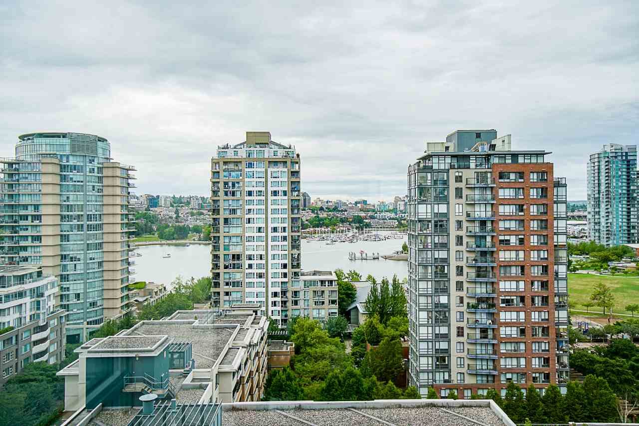 Main Photo: 1801 1201 MARINASIDE Crescent in Vancouver: Yaletown Condo for sale in "The Peninsula" (Vancouver West)  : MLS®# R2373900