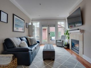 Photo 2: 257 E 13TH Avenue in Vancouver: Mount Pleasant VE Townhouse for sale (Vancouver East)  : MLS®# R2671150
