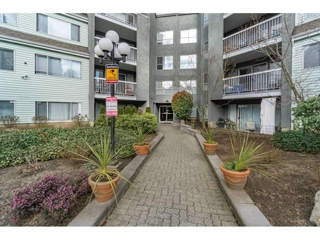 Main Photo: 108 5700 200 Street in Langley: Langley City Condo for sale in "Langley Village" : MLS®# R2482231