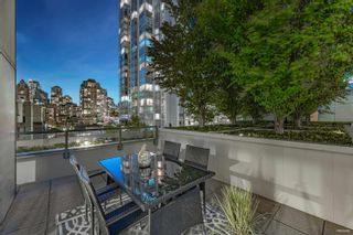 Photo 3: 806 1228 MARINASIDE Crescent in Vancouver: Yaletown Condo for sale (Vancouver West)  : MLS®# R2879954