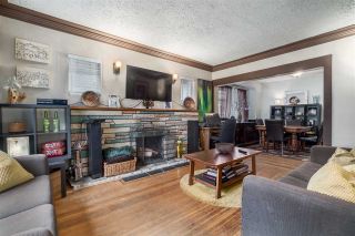 Photo 3: 2063 NAPIER Street in Vancouver: Grandview VE House for sale in "Commercial Drive" (Vancouver East)  : MLS®# R2124487