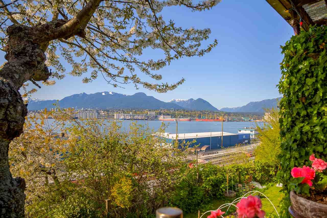 Main Photo: 2341 WALL Street in Vancouver: Hastings House for sale (Vancouver East)  : MLS®# R2262630