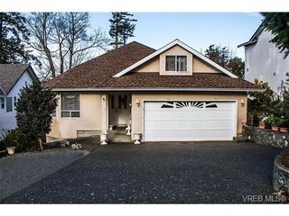 Photo 1: 11 709 Luscombe Pl in VICTORIA: Es Esquimalt House for sale (Esquimalt)  : MLS®# 690941