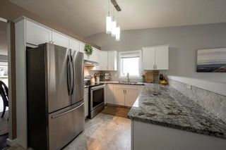 Photo 6: 31 Cummings Crescent in Winnipeg: River Park South Residential for sale (2F)  : MLS®# 202311684