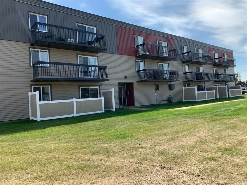 Main Photo: 25 616 Main Street NW: Slave Lake Apartment for sale : MLS®# A1216620