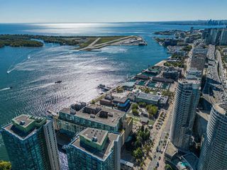 Photo 31: 806 65 Harbour Square in Toronto: Waterfront Communities C1 Condo for sale (Toronto C01)  : MLS®# C5835846