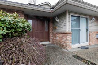 Photo 2: 108 2513 W BOURQUIN Crescent in Abbotsford: Central Abbotsford Townhouse for sale in "EDGEWATER" : MLS®# R2667370