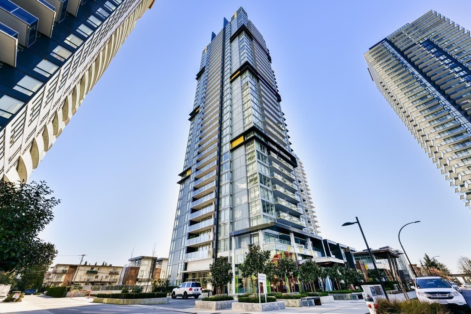 Main Photo: 2007 6700 DUNBLANE Avenue in Burnaby: Metrotown Condo for sale in "VITTORIO" (Burnaby South)  : MLS®# R2755091