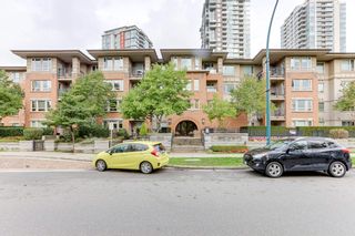 Photo 2: 409 3097 LINCOLN Avenue in Coquitlam: New Horizons Condo for sale in "WINDSOR GATE" : MLS®# R2872180