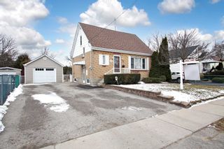 Photo 2: Upper 115 W Beatrice Street in Oshawa: Centennial House (1 1/2 Storey) for lease : MLS®# E5145346