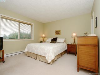 Photo 9: 4001 Santa Rosa Pl in VICTORIA: SW Strawberry Vale House for sale (Saanich West)  : MLS®# 780186