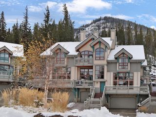 Photo 2: 30 Antelope Lane: Banff Row/Townhouse for sale : MLS®# A2012083