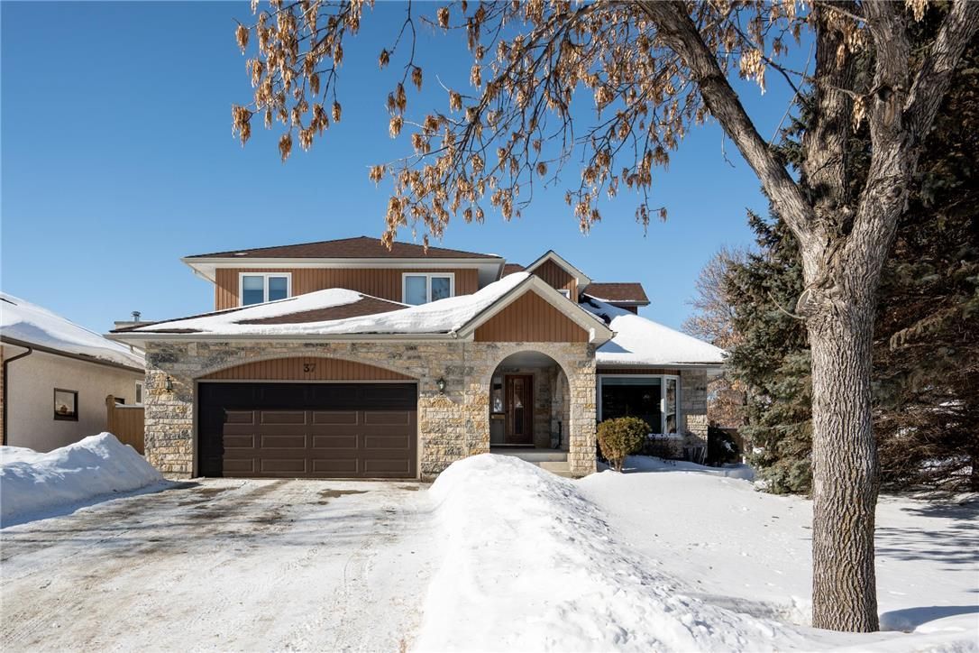Main Photo: High Quality large home with In-Law Suite in Winnipeg: 1S House for sale (Richmond West) 
