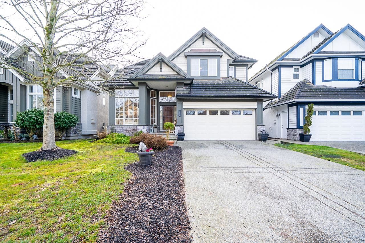 Main Photo: 3522 ROSEMARY HEIGHTS Crescent in Surrey: Morgan Creek House for sale in "Rosemary Heights" (South Surrey White Rock)  : MLS®# R2851584