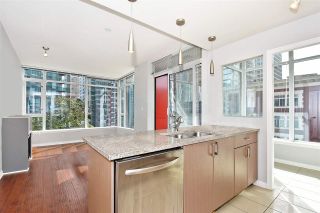 Photo 1: 602 1211 MELVILLE Street in Vancouver: Coal Harbour Condo for sale (Vancouver West)  : MLS®# R2410173