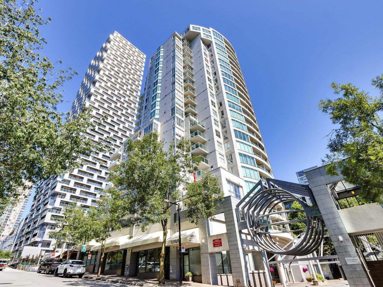 Main Photo: 1209 1500 HOWE STREET in Vancouver: Yaletown Condo for sale (Vancouver West)  : MLS®# R2612582