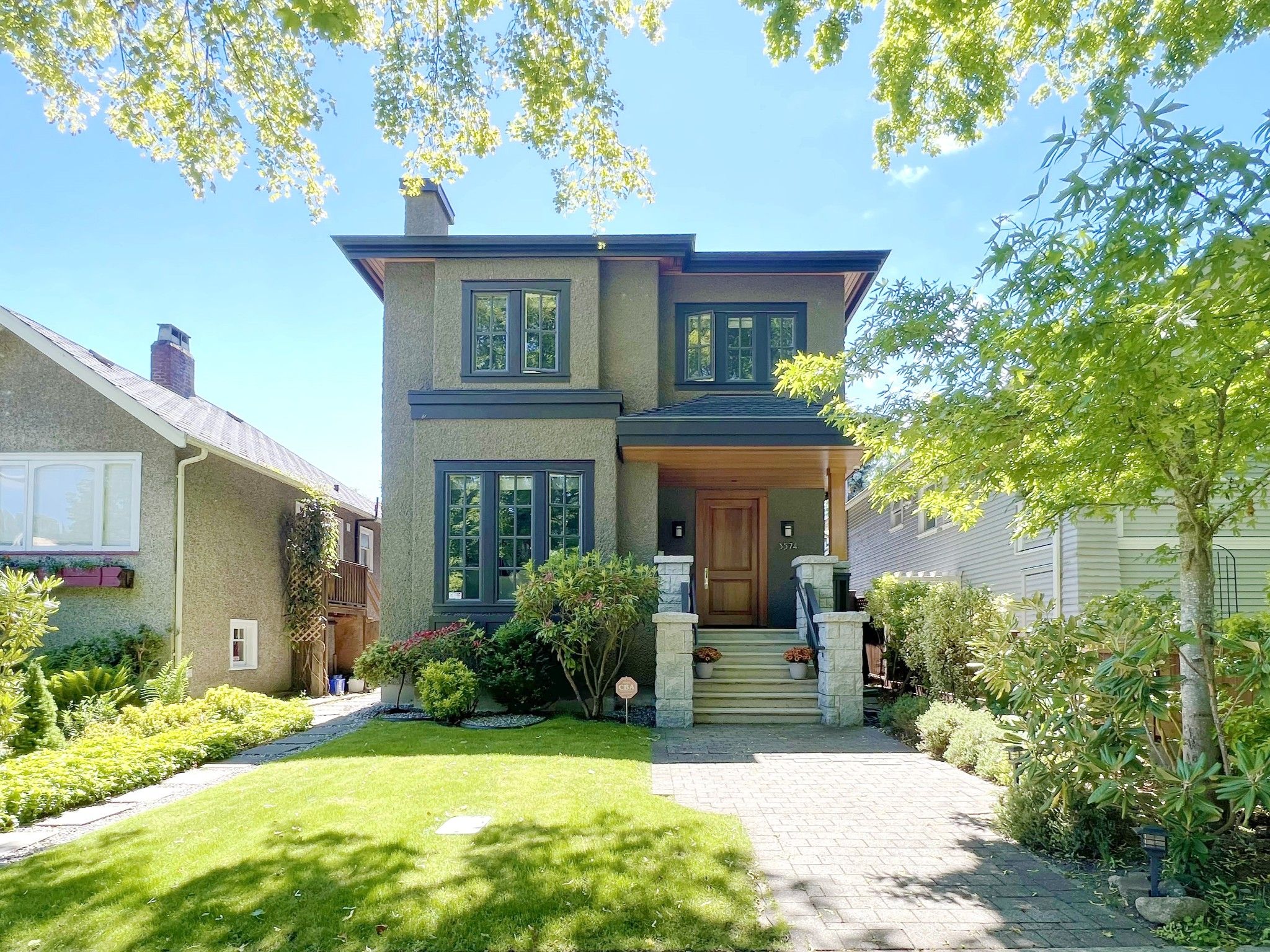 Main Photo:  in Vancouver: Kitsilano House for rent (Vancouver West)  : MLS®# AR098