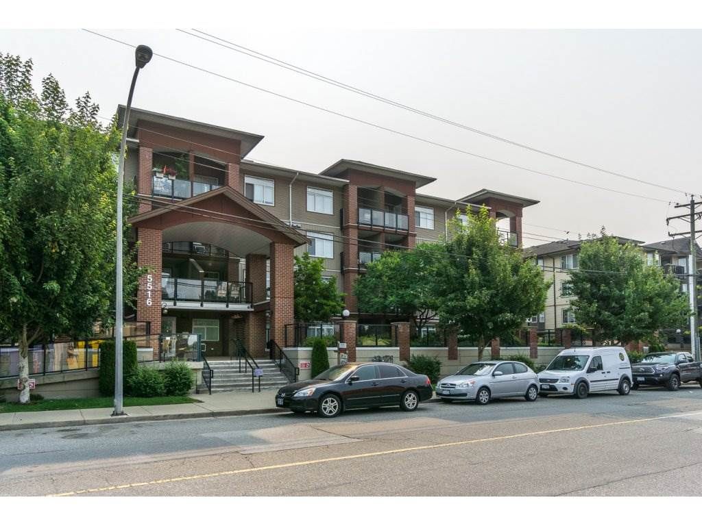 Main Photo: 320 5516 198 Street in Langley: Langley City Condo for sale in "MADISON VILLAS" : MLS®# R2195126