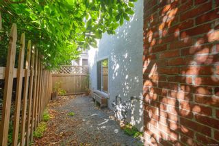 Photo 32: 941 Convent Pl in Victoria: Vi Fairfield West Half Duplex for sale : MLS®# 882808