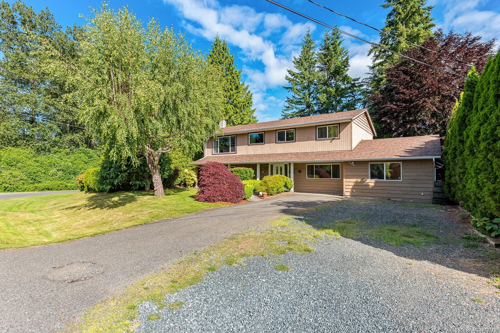 Main Photo: 4974 Adrian Rd in Courtenay: CV Courtenay North House for sale (Comox Valley)  : MLS®# 877838