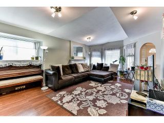 Photo 2: 162 15501 89A Avenue in Surrey: Fleetwood Tynehead Townhouse for sale in "AVONDALE" : MLS®# R2058419