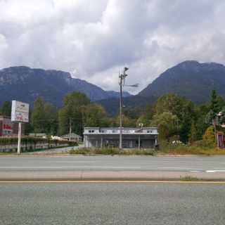 Photo 3: 40446 GOVERNMENT Road in Squamish: Brackendale Retail for sale : MLS®# C8054465