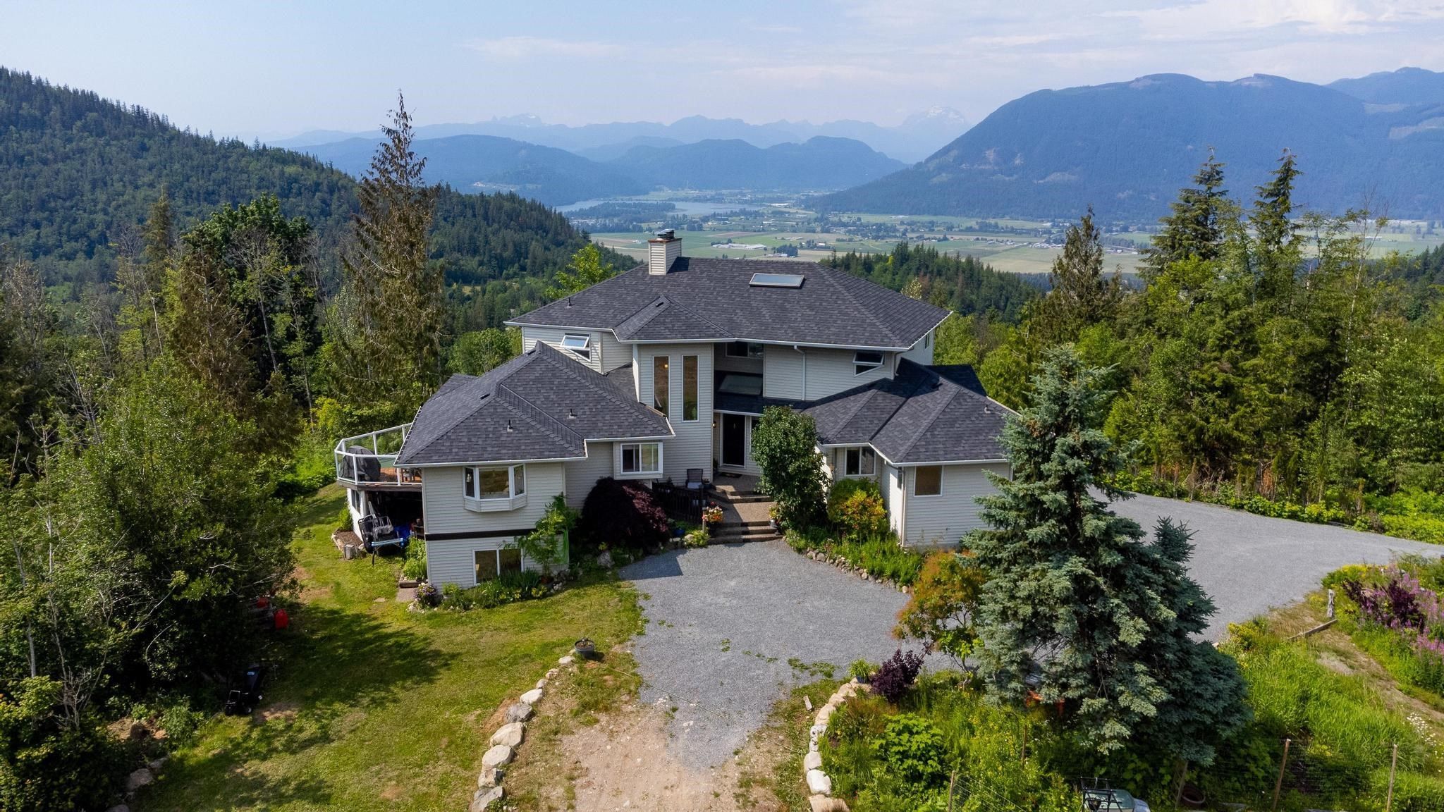 Main Photo: 37777 TAGGART Road in Abbotsford: Sumas Mountain House for sale : MLS®# R2812807