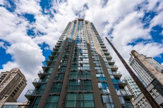 Photo 1: 1907 928 RICHARDS Street in Vancouver: Yaletown Condo for sale in "Savoy" (Vancouver West)  : MLS®# R2590617