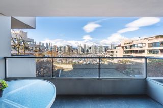 Photo 7: 323 666 LEG IN BOOT Square in Vancouver: False Creek Condo for sale in "LEG IN BOOT SQUARE" (Vancouver West)  : MLS®# R2749748