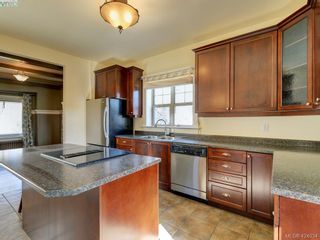 Photo 7: 1632 Hollywood Cres in VICTORIA: Vi Fairfield East House for sale (Victoria)  : MLS®# 837453