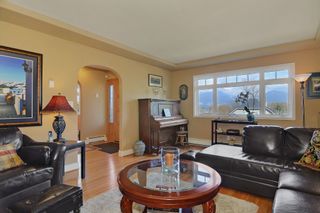 Photo 2: 4016 EDINBURGH ST in Burnaby: Vancouver Heights House for sale (Burnaby North)  : MLS®# V999211