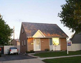Photo 1: 578 WHYTEWOLD Road in Winnipeg: St James Single Family Detached for sale (West Winnipeg)  : MLS®# 2607190