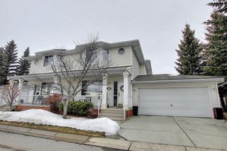 Photo 3: 23 Sierra Morena Gardens SW in Calgary: Signal Hill Row/Townhouse for sale : MLS®# A1076186