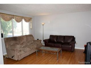 Photo 8: 320 TREMAINE Avenue in Regina: Walsh Acres Single Family Dwelling for sale (Regina Area 01)  : MLS®# 506223