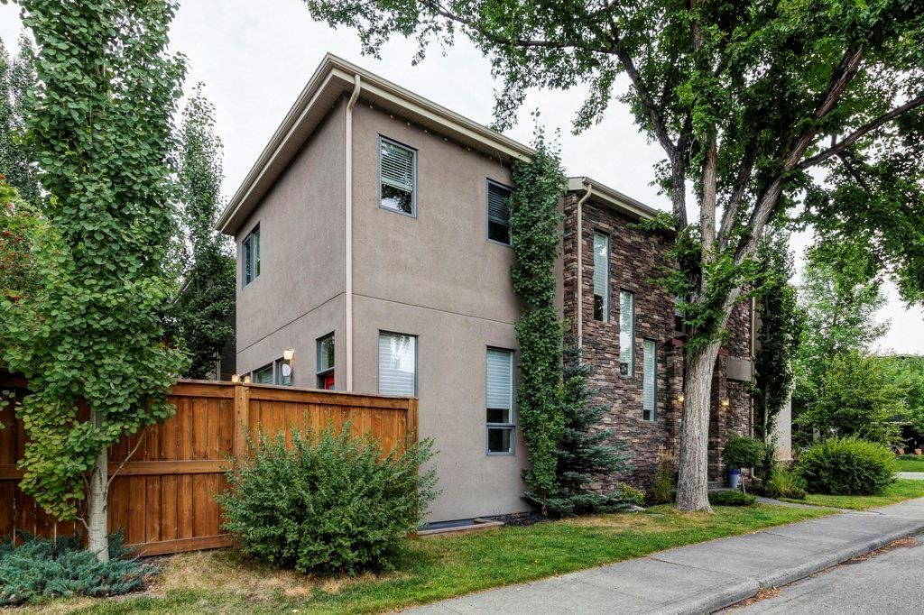Main Photo: 1732 46 Avenue SW in Calgary: Altadore Detached for sale : MLS®# A2001407