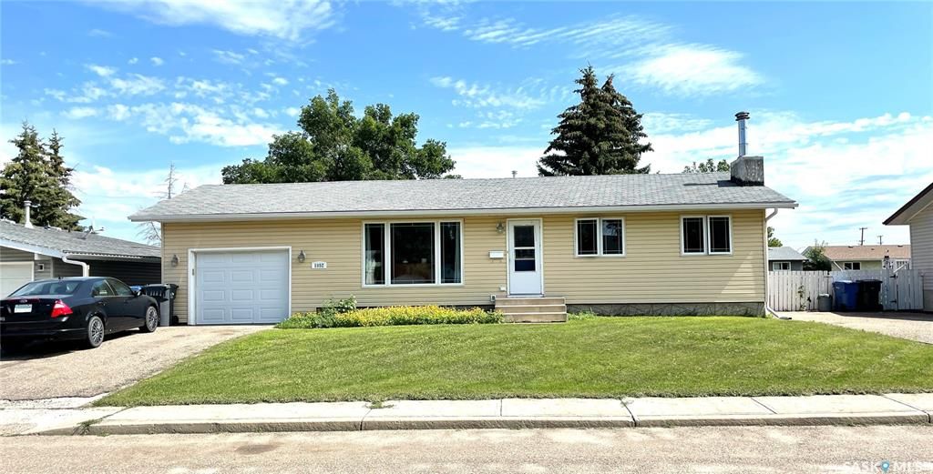Main Photo: 1852 Centennial Crescent in North Battleford: College Heights Residential for sale : MLS®# SK889943