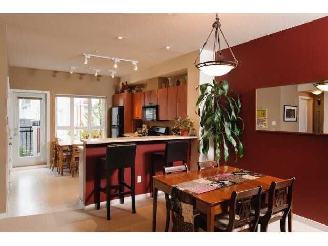 Photo 3: Photos: 3208 E 54TH Avenue in Vancouver: Champlain Heights Townhouse for sale in "CHAMPLAIN VILLAGE" (Vancouver East)  : MLS®# V893730