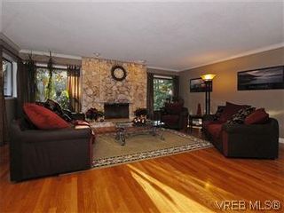Photo 2: 973 Shadywood Dr in VICTORIA: SE Broadmead House for sale (Saanich East)  : MLS®# 591168